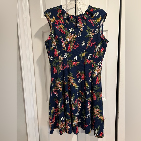 Navy Floral 🌺 Dress - Sleeveless, Cutouts around Neckline , Back Zipper Sz 12 - Picture 2 of 10